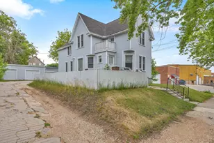902 S 20th St, Manitowoc, WI 54220 - Photo 25