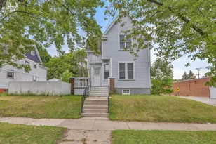 902 S 20th St, Manitowoc, WI 54220 - Photo 1