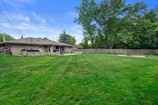 N84W16093 Donald Ct, Menomonee Falls, WI 53051 - Photo 35