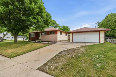 2035  Parkfield Dr, West Bend, WI 53090 - Photo 25