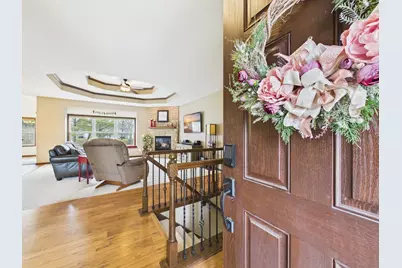 W272N387  Hilltop Dr, Pewaukee, WI 53188 - Photo 9