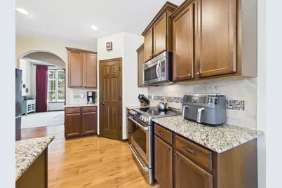 W272N387  Hilltop Dr, Pewaukee, WI 53188 - Photo 35
