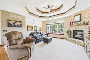 W272N387 Hilltop Dr, Pewaukee, WI 53188 - Photo 23