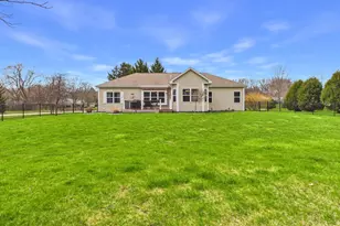 W272N387 Hilltop Dr, Pewaukee, WI 53188 - Photo 95