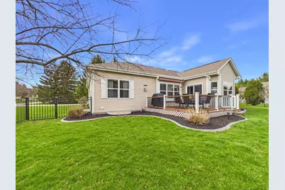 W272N387  Hilltop Dr, Pewaukee, WI 53188 - Photo 97