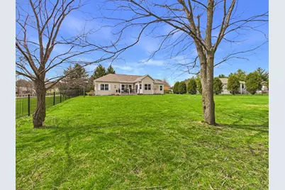 W272N387  Hilltop Dr, Pewaukee, WI 53188 - Photo 93