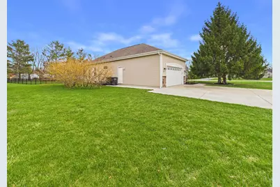 W272N387  Hilltop Dr, Pewaukee, WI 53188 - Photo 105