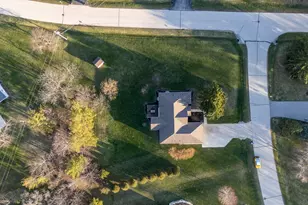 W272N387 Hilltop Dr, Pewaukee, WI 53188 - Photo 3