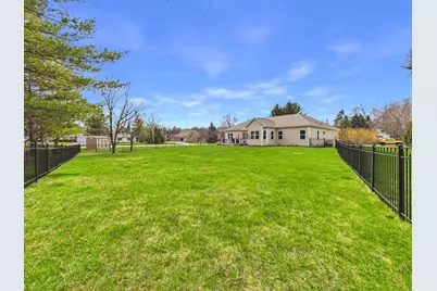 W272N387  Hilltop Dr, Pewaukee, WI 53188 - Photo 99
