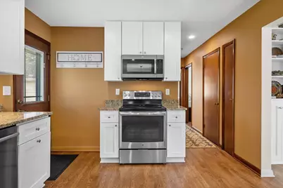 1077  Christopher Ct, Oconomowoc, WI 53066 - Photo 13
