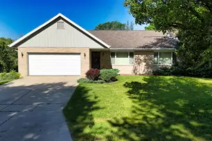 912 Edgewater Ct, Watertown, WI 53098 - Photo 23