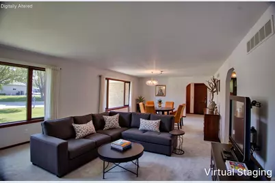 912  Edgewater Ct, Watertown, WI 53098 - Photo 5