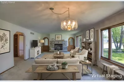 912  Edgewater Ct, Watertown, WI 53098 - Photo 3