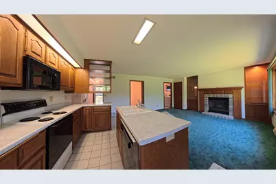 912  Edgewater Ct, Watertown, WI 53098 - Photo 7