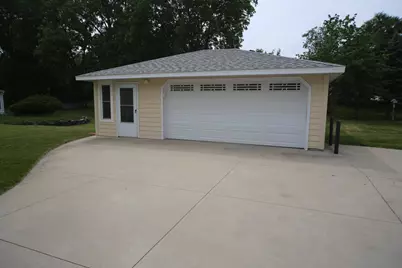 305  North Ave, Hartland, WI 53029 - Photo 5