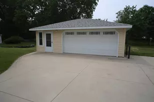 305 North Ave, Hartland, WI 53029 - Photo 5