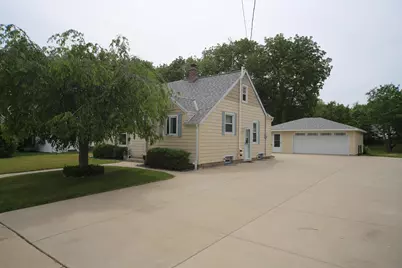 305  North Ave, Hartland, WI 53029 - Photo 3
