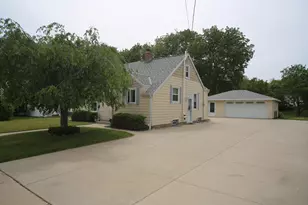 305 North Ave, Hartland, WI 53029 - Photo 3