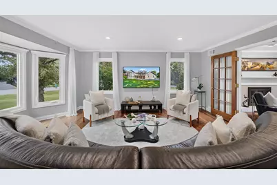 12623 N Meadow Cir, Mequon, WI 53092 - Photo 9