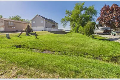 7427  Wind Lake Rd, Racine, WI 53185 - Photo 25