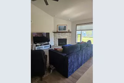 5229  Briarwood Cir, Racine, WI 53402 - Photo 7