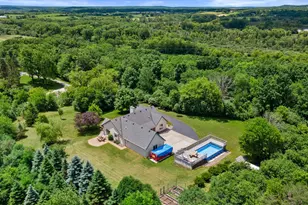 N2W29732 Blodwen Dr, Delafield, WI 53188 - Photo 5