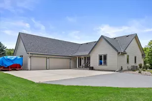 N2W29732 Blodwen Dr, Delafield, WI 53188 - Photo 9