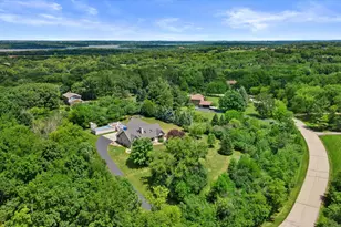 N2W29732 Blodwen Dr, Delafield, WI 53188 - Photo 7