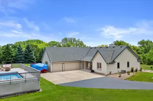 N2W29732 Blodwen Dr, Delafield, WI 53188 - Photo 11