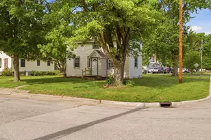 2737 Hamilton St, La Crosse, WI 54603 - Photo 1
