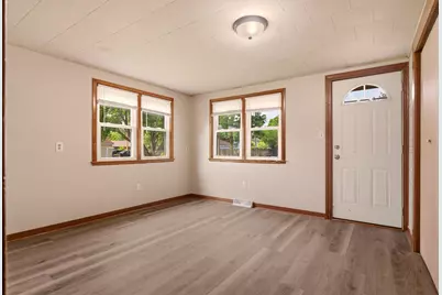 2737  Hamilton St, La Crosse, WI 54603 - Photo 3