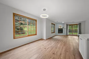 18575 Brookfield Lake Dr, Brookfield, WI 53045 - Photo 5