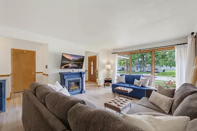 937 S 86th St, West Allis, WI 53214 - Photo 7