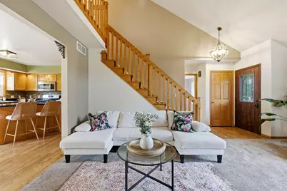 4199 W Hilltop Ln, Franklin, WI 53132 - Photo 9
