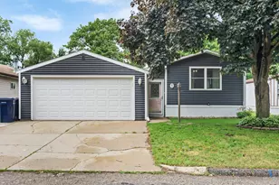 82 Falling Creek Cir, Janesville, WI 53548 - Photo 1