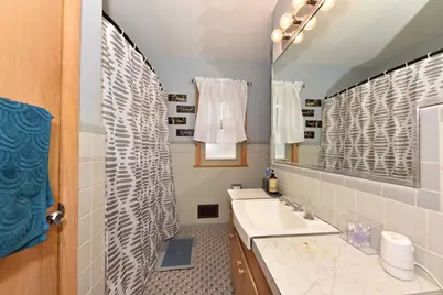 8103 W Potomac Ave, Milwaukee, WI 53218 - Photo 17