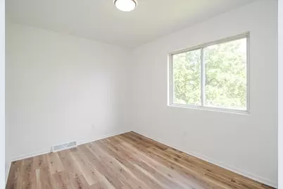 1410 S River Rd, New Berlin, WI 53151 - Photo 25