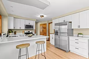 8621 Talamasca Dr, Racine, WI 53126 - Photo 9