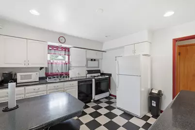8001 W Kathryn Ave, Milwaukee, WI 53218 - Photo 17