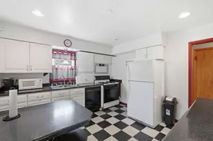 8001 W Kathryn Ave, Milwaukee, WI 53218 - Photo 17