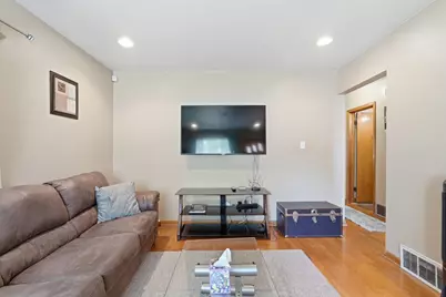 8001 W Kathryn Ave, Milwaukee, WI 53218 - Photo 7