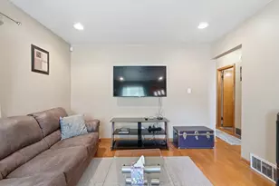 8001 W Kathryn Ave, Milwaukee, WI 53218 - Photo 7