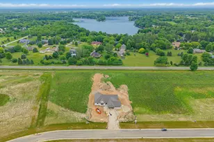 W297N8135 Meadow Bliss Dr, Lisbon, WI 53089 - Photo 5