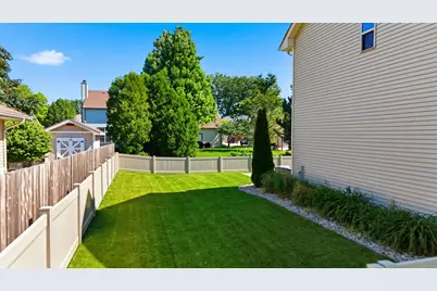1004  Horner Dr, Racine, WI 53402 - Photo 9