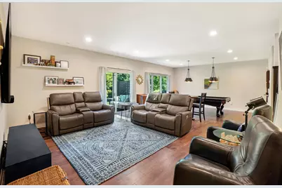 2914 W Villa Dr, Franklin, WI 53132 - Photo 25