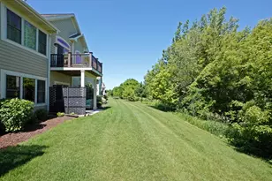 2914 W Villa Dr, Franklin, WI 53132 - Photo 31