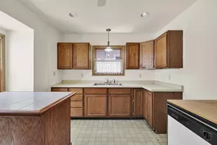 2762 S Linebarger Terrace, Milwaukee, WI 53207 - Photo 13