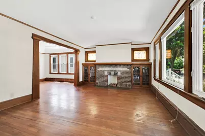 2762 S Linebarger Ter, Milwaukee, WI 53207 - Photo 9