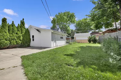 2762 S Linebarger Ter, Milwaukee, WI 53207 - Photo 25