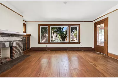 2762 S Linebarger Ter, Milwaukee, WI 53207 - Photo 11